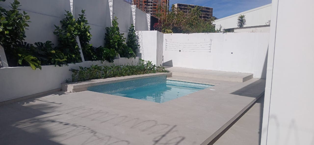 Night view with RGB underwater LED lighting